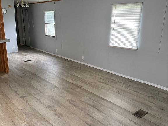 4th image of 507 W Broadway St
