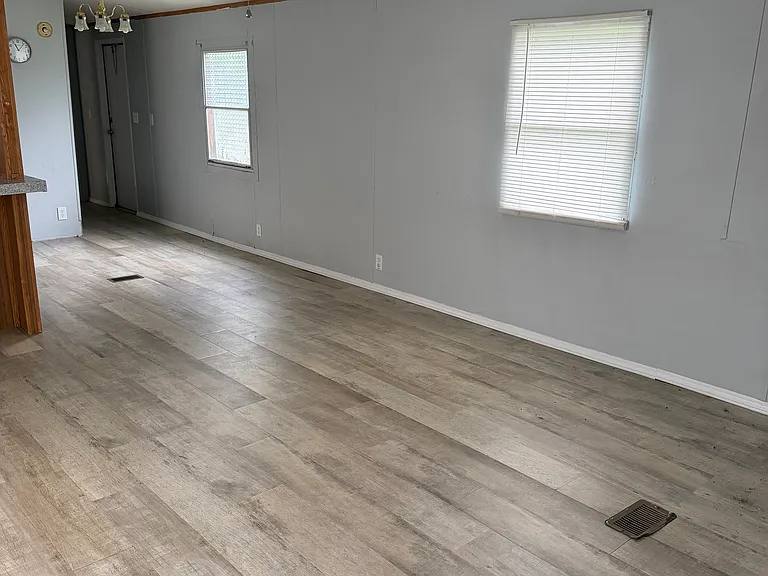 507 W Broadway St — Photo 4