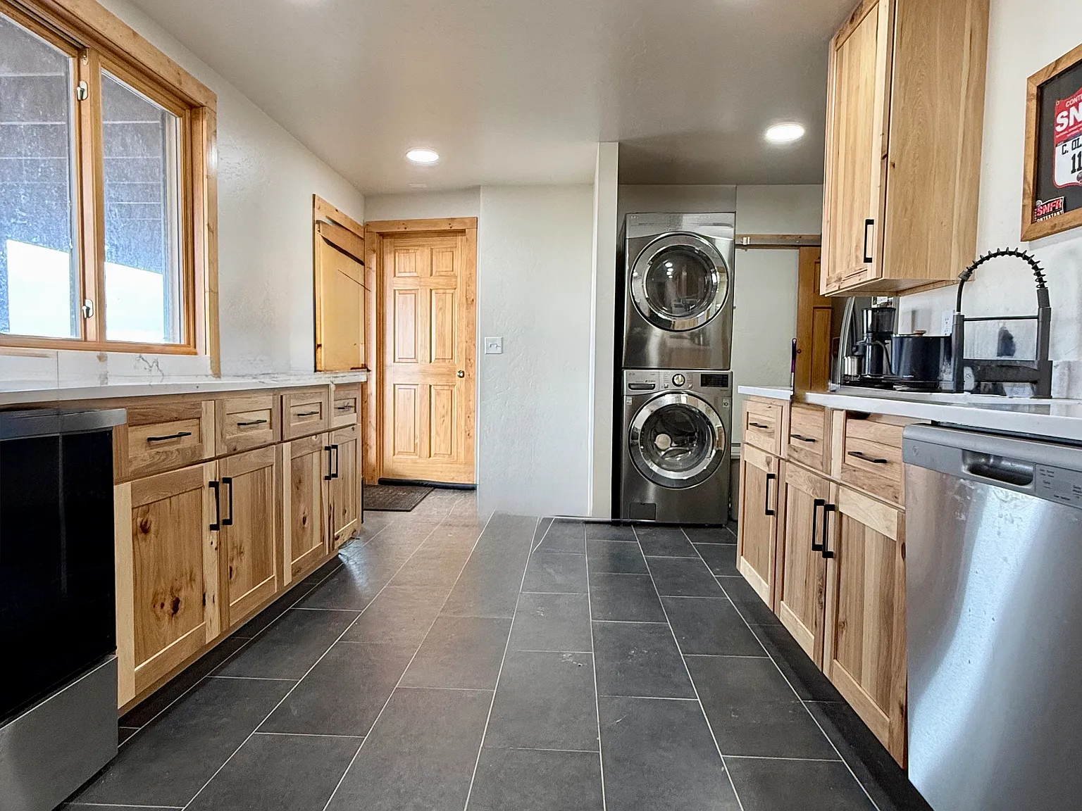 2 bed, 950 sqft, $1,800 — Photo 2