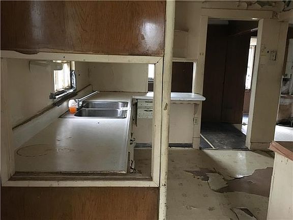 5th image of 2102 Lafayette Ave