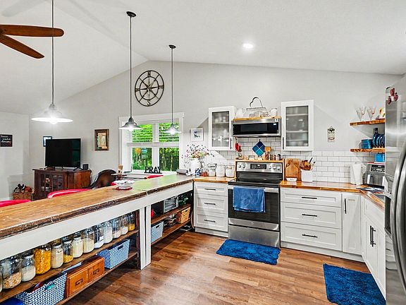 3rd image of 22032 Pine Valley Dr