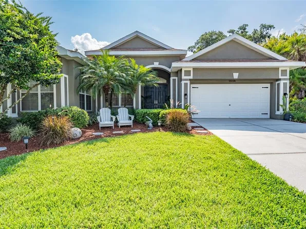 12228 Woodlands Cir, Dade City, FL 33525
