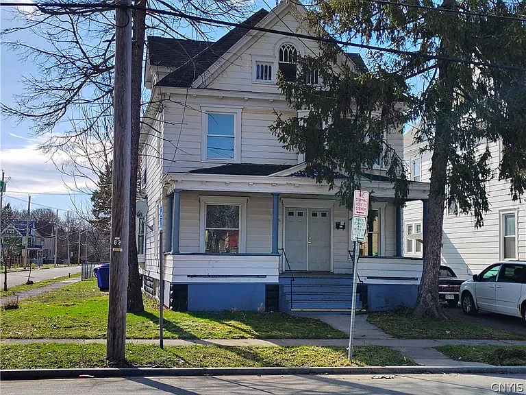 1330 Midland Ave — Photo 2