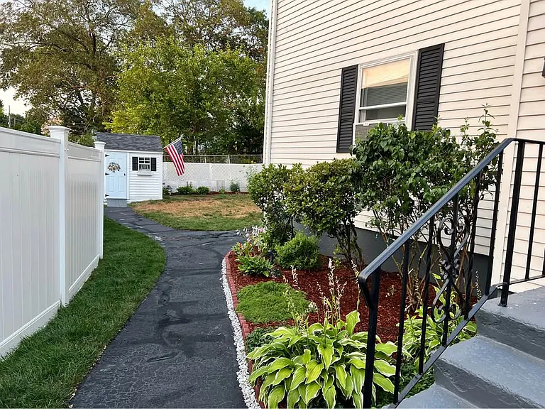 Waverly St — Photo 10