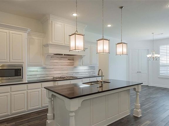 2nd image of 801 Angelina Ln