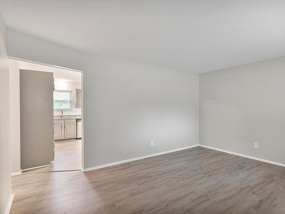 5th image of 495 Cherrydale Dr