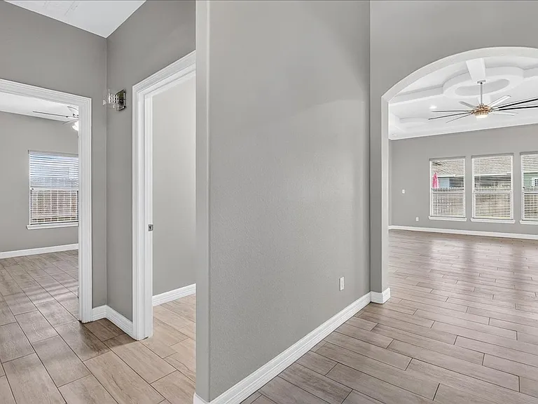 6718 Stuyvesant Ct — Photo 39