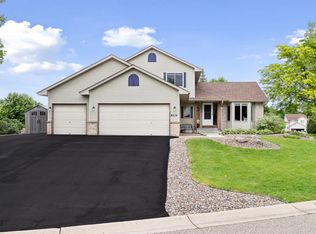 8510 Woodland Curv, Saint Bonifacius, MN 55375