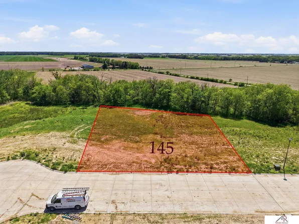 145 Sunset Rdg, Crete, NE 68333