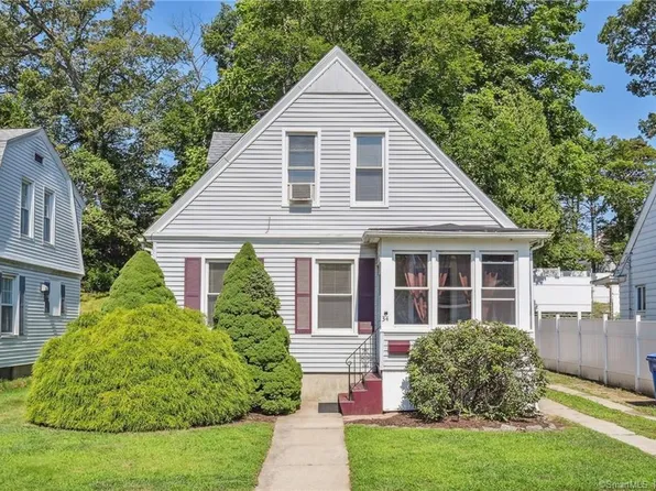 34 White Oak Lane, Waterbury, CT 06705