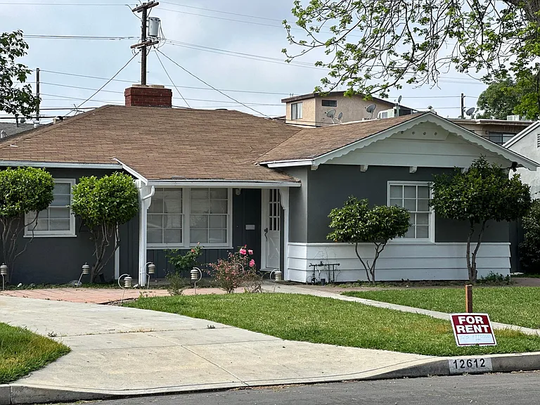 12612 Martha St — Photo 21