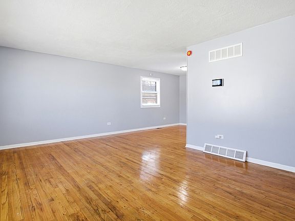 4th image of 16544 Prairie Ave
