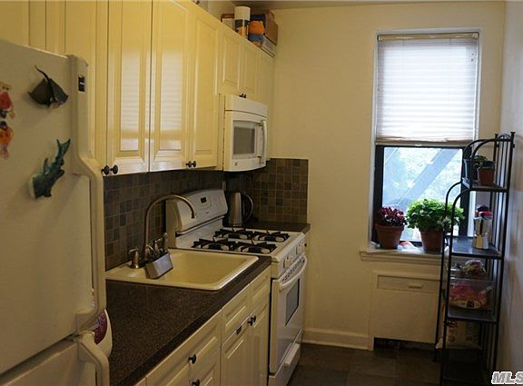 3rd image of 170-06 Crocheron Ave APT 1C