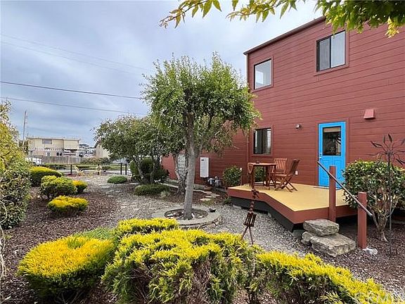 4th image of 361 Gaine St