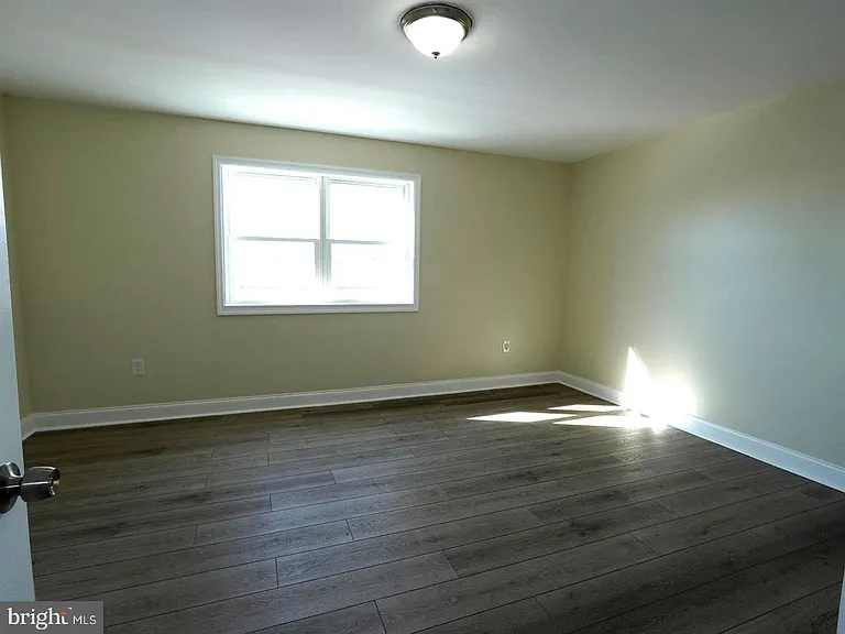 3745 Schleicher Ave — Photo 9