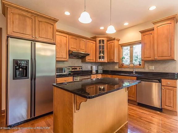 5th image of 16978 Broadview Dr