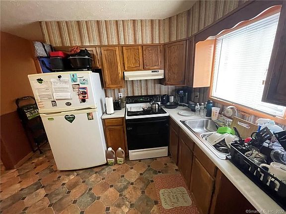 3rd image of 423 Burnside Ave