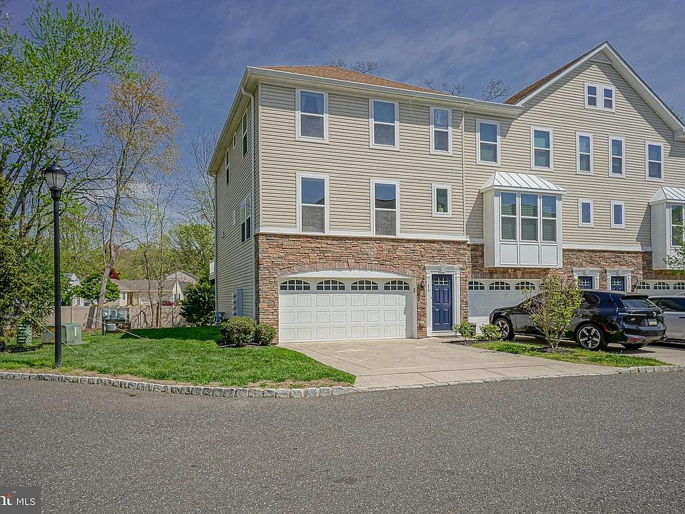 1st image of 16 Regency Ct
