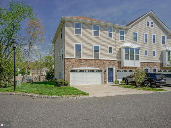 16 Regency Ct, Cherry Hill, NJ 08002