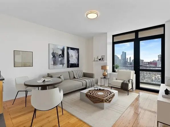 34-46 Vernon Boulevard image 1 of 19