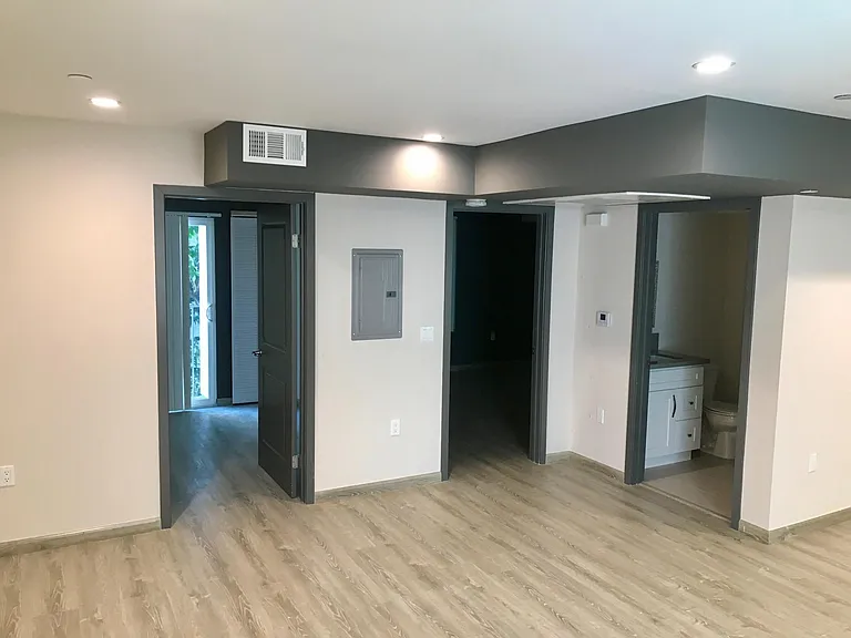 6238 Fulton Ave — Photo 6