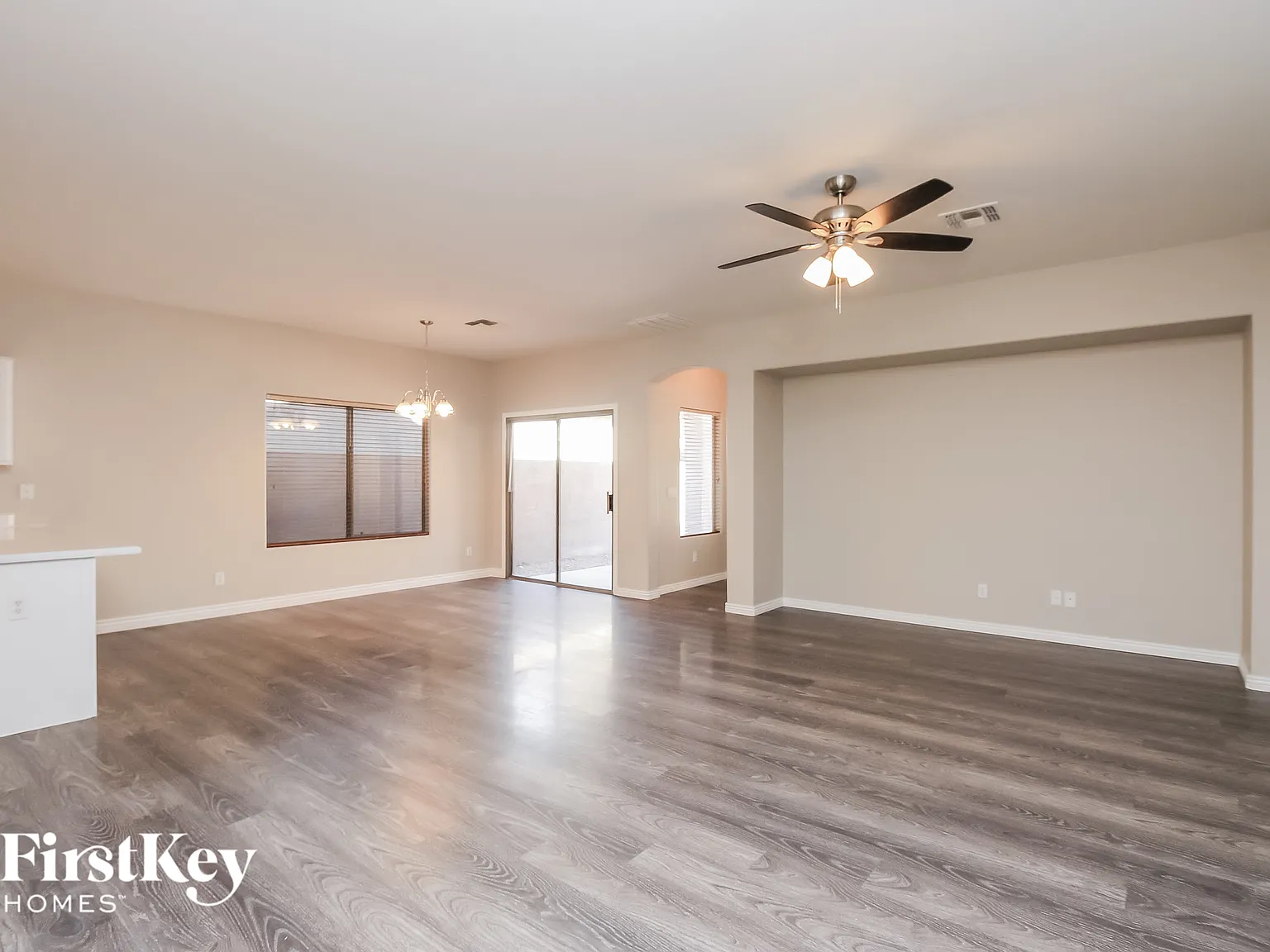 3 bed, 2.0 bath, 1421 sqft, $2,045 — Photo 3