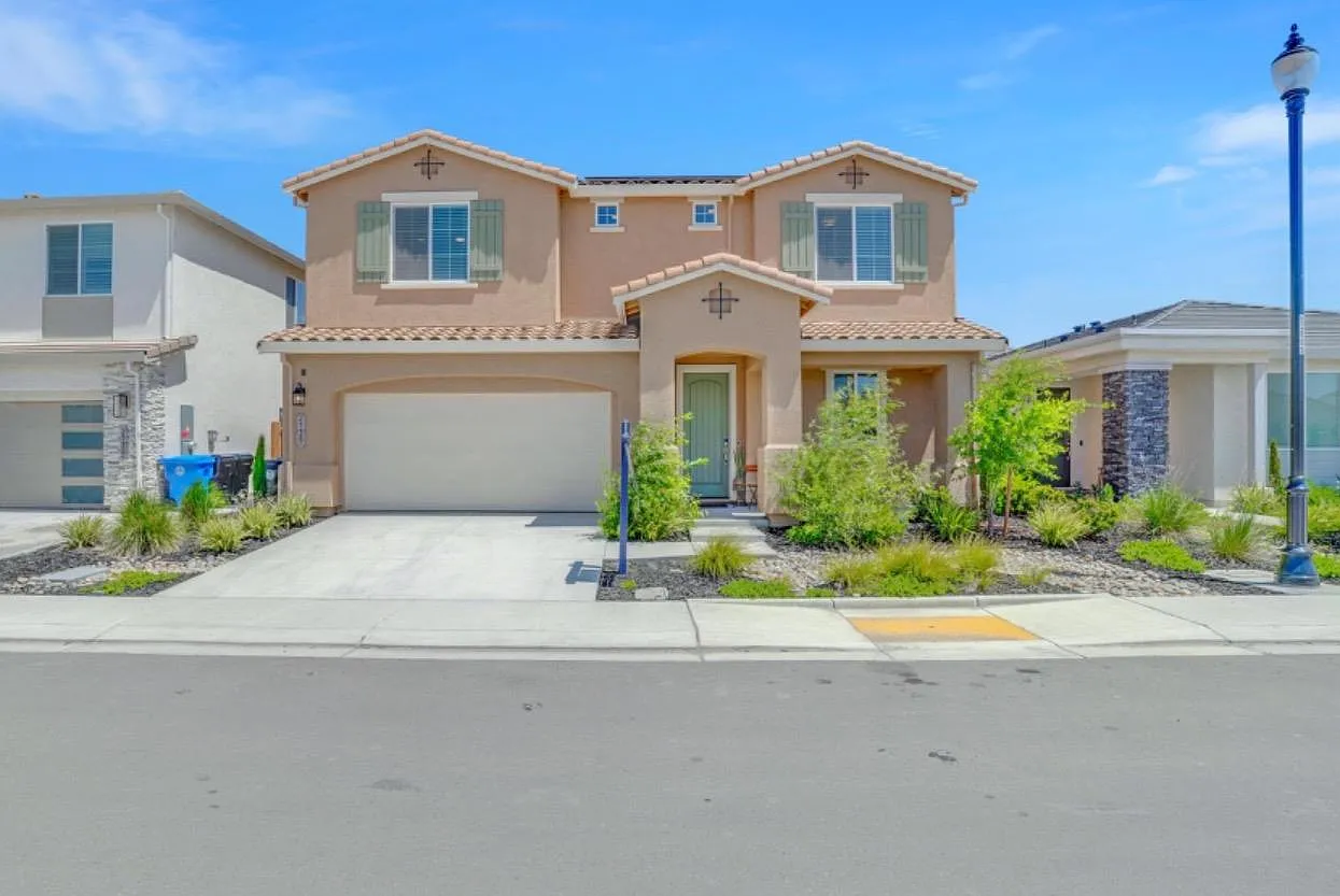 2138 Enchantment Dr photo 1