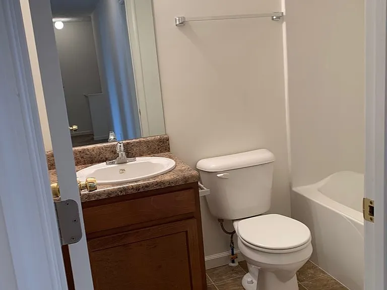 20 Station Ln NE — Photo 7