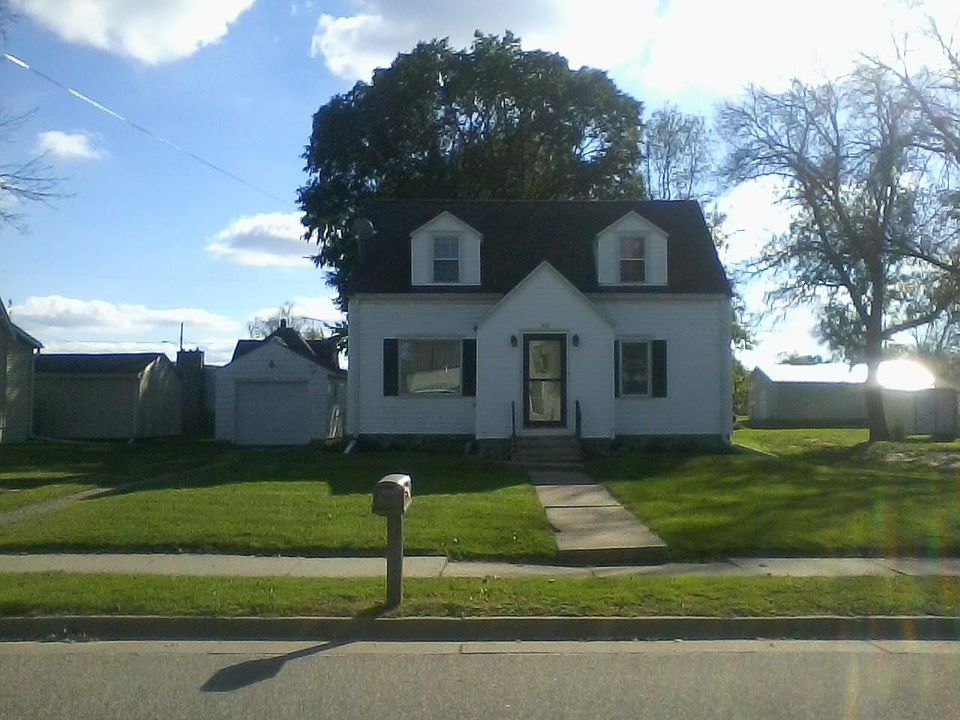 1st image of 215 E Broadway St