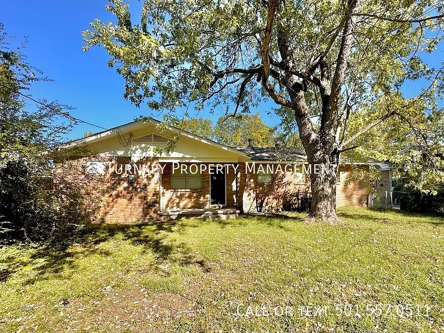 Building Photo - 3300 Lilac St