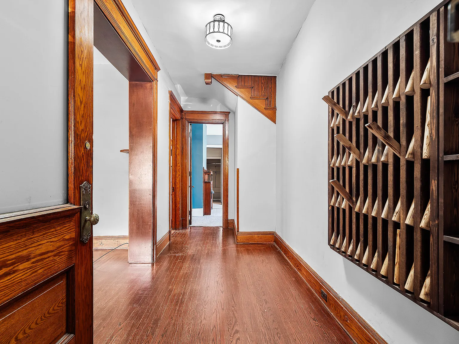 2 bed, 1.5 bath, 2100 sqft, $1,900 — Photo 2