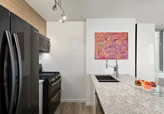 4th image of 235 E 40th St APT 21D