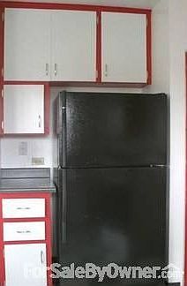 Kitchen : North wall of kitchen