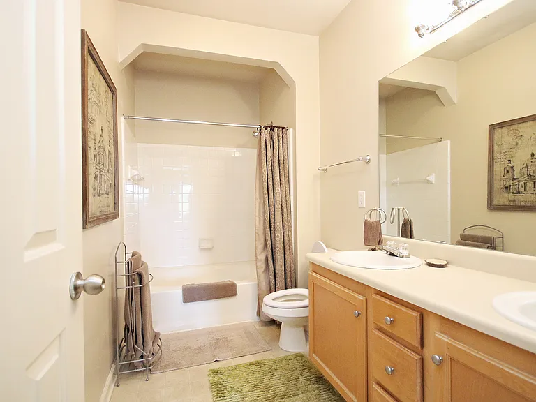 300 Riverbend Dr #4B — Photo 10