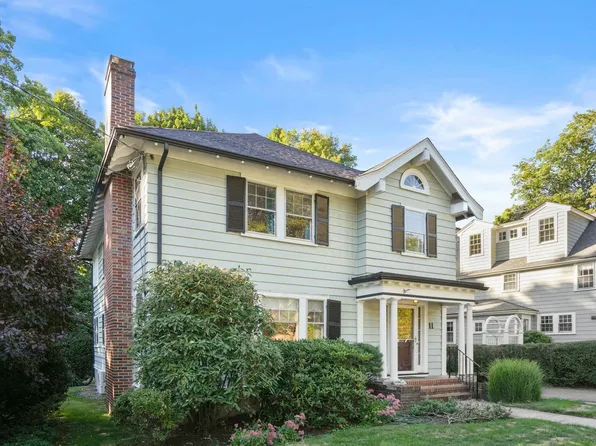 11 Stoneleigh Rd, Newton, MA 02465