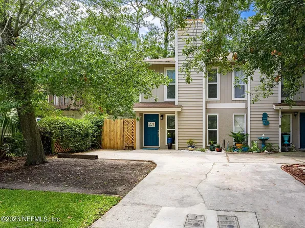 143 Poinsettia St, Atlantic Beach, FL 32233