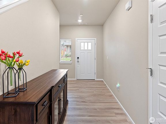 2nd image of 980 Thrush Court SE