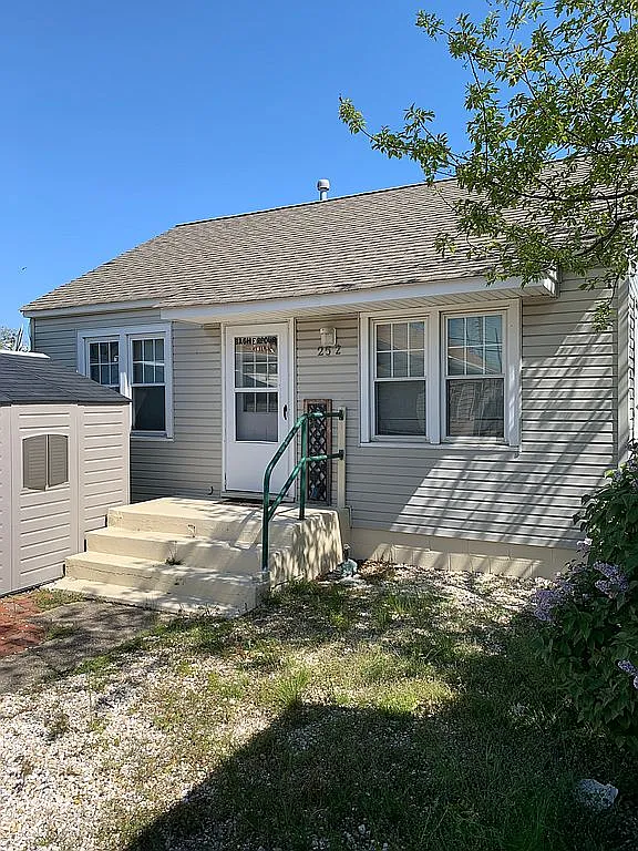 252 Sherman Ave photo 1