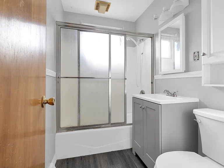 122 Alberta Dr — Photo 7