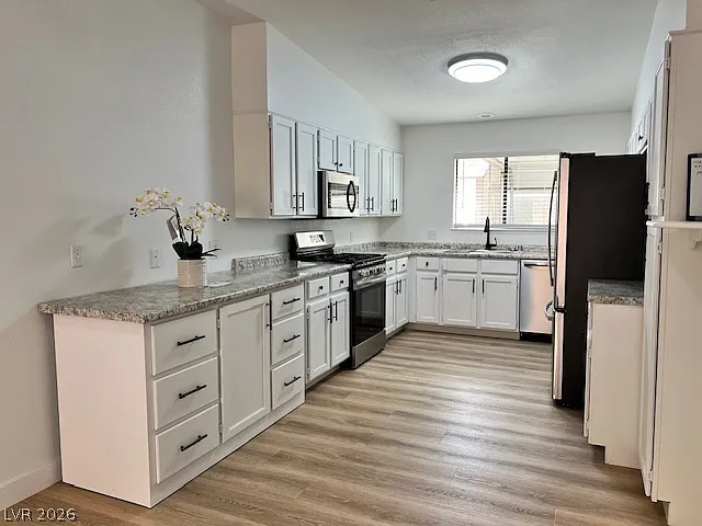 4 bed, 2.0 bath, 1876 sqft, $2,650 — Photo 3