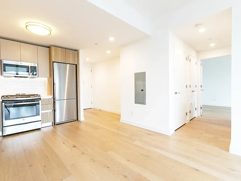 42-20 24th St #42K — Photo 7