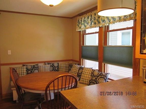 5th image of 120 Montrose Ave