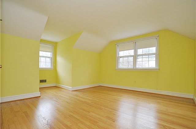 2nd image of 18 Harlech Dr