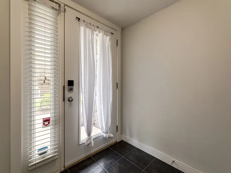 W Skyview Point Pl NE — Photo 5