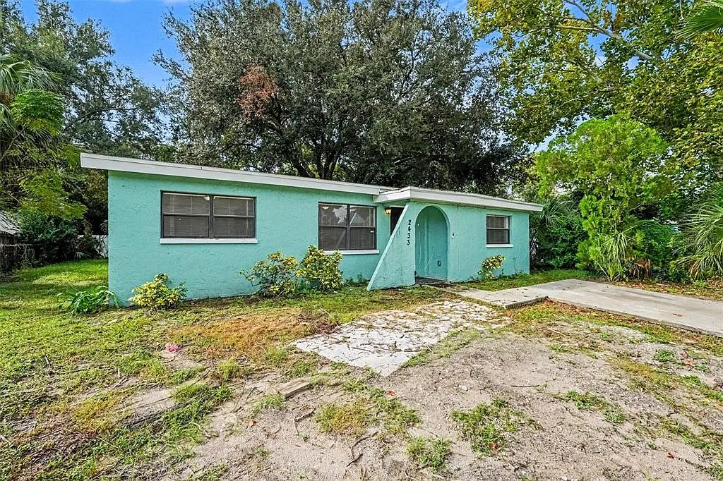 3 bed, 1.0 bath, 988 sqft, $2,000 — Photo 2