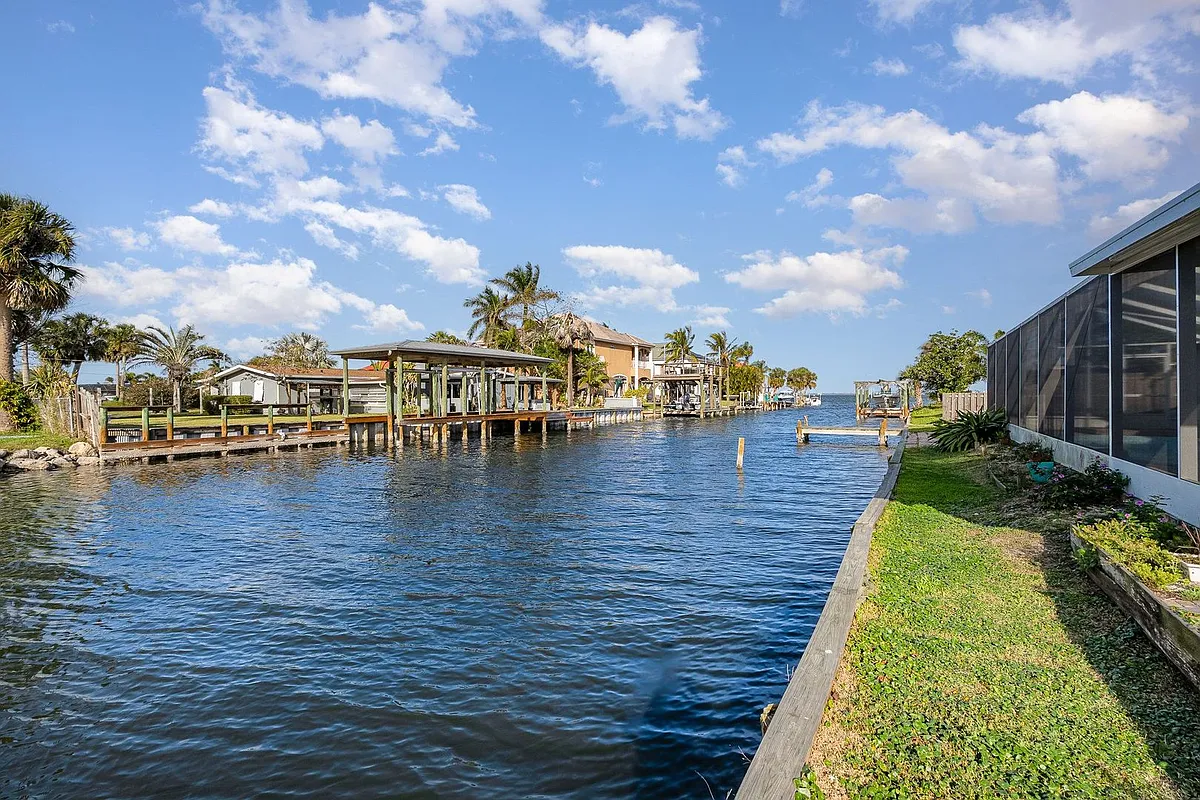 Building Photo - 1740 Harbor Dr