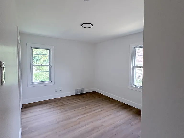 59 N Lynn Ave — Photo 3