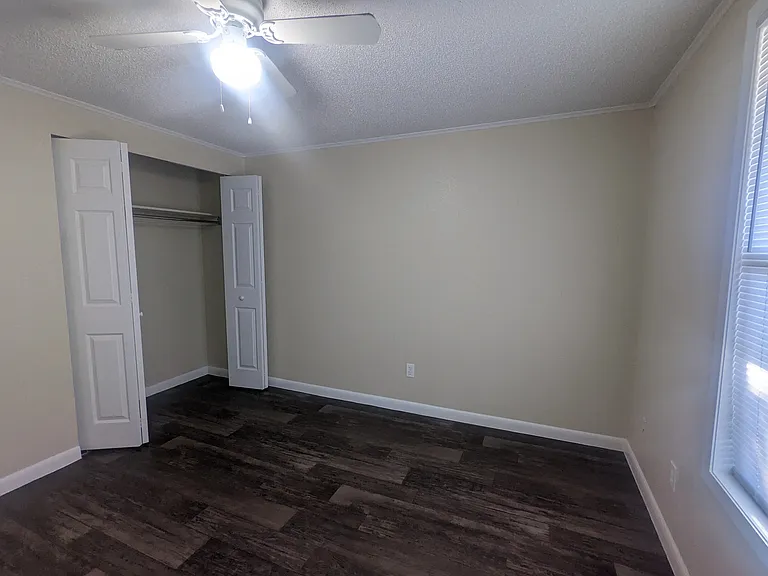 Crystal Court Apartments — Photo 19