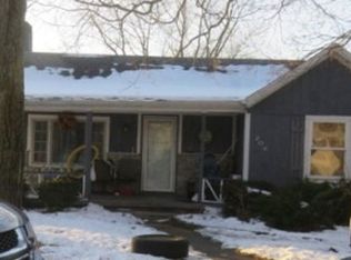 206 S Albany St, Wolcottville, IN 46795