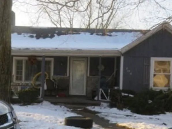 206 S Albany St, Wolcottville, IN 46795